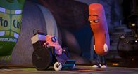 Sausage Party – "Sausage Party - Es geht um die Wurst", Lebensmittel aller Arten hoffen, von der wie Götter verehrten Kundschaft aus den Supermarkt-Regalen in die Außenwelt ins Paradies getragen zu werden. Würstchen Frank wünscht sich zudem nichts sehnlicher, als dem heißen Brötchen Brenda endlich näher zu kommen. Ein Rückkehrer, der einem Alptraum in der Küche entkommen ist, berichtet jedoch von Mord, Folter und Massakern. Würsteln, Brötchen, Kartoffeln, Senf und Ketchup wird klar: es geht ums Eingemachte! Ein Kampf ums nackte Überleben beginnt.