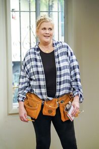 Mom – Tammy (Kristen Johnston)