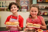 Schmatzo - Kochen mit WOW – Die Kochkids Ben und Victoria.