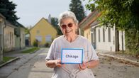 Heimatleuchten – Irmgard Jurkovich posiert für ein Foto
