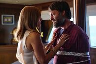 The Last Man on Earth – (v.l.n.r.) Todd (Mel Rodriguez), Jasper (Keith L. Williams), Melissa (January Jones), Carol (Kristen Schaal), Phil (Will Forte), Erica (Cleopatra Coleman) und Gail (Mary Steenburgen)