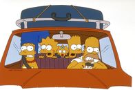 Die Simpsons – (9. Staffel) - Familie Simpson macht einen kleinen, aufregenden Ausflug mit dem Wagen: Homer (r.), Marge (l.), Maggie (M.), Bart (2.v.r.) und Lisa (2.v.l.).