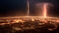 Die Planeten – Mit mehr als 300 Vulkanen, die nahezu konstant ausbrechen, ist Io der vulkanisch aktivste Ort im Sonnensystem. Die Plumes (aufsteigende Gasmassen) reichen Hunderte Kilometer in die Atmosphäre.