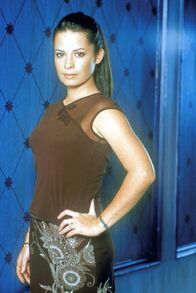 Charmed - Zauberhafte Hexen – Pipers (Holly Marie Combs) persönliche Waffe: Sie kann die Zeit anhalten.