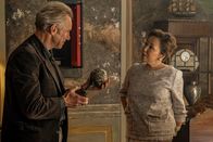 Signora Volpe – Der britische Kunsthistoriker Michael Priest (Nicholas Farrell) ist in der Villa Rossa bei Lee Hamilton (Fiona Marr) zu Gast.