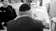 Streetphilosophy – Rabbi Walter Rothschild teilt seine Weisheiten mit Jonas: Du musst manchmal Triebe unterdrücken, um sinnvoll und effizient zu leben.