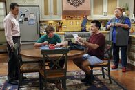 Two and a Half Men – v.r.) ...