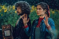 UFOs – Rémy Bidaut (Quentin Dolmaire) und Véra Clouseau (Daphné Patakia)