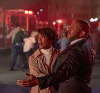 9-1-1 Notruf L.A. – Athena Grant (Angela Bassett, l.); Rockmond Dunbar (Michael Grant, r.)
