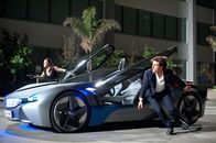 Mission: Impossible - Phantom Protokoll – Die Atomrakete ist schon in der Luft, trotzdem geben Jane Carter (Paula Patten, l.) und Ethan Hunt (Tom Cruise, r.) die Hoffnung noch nicht auf ...