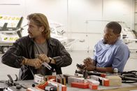 Miami Vice – Als Drogenkuriere getarnt verschaffen sich "Sonny" Crockett (Colin Farrell, l.) und Ricardo Tubbs (Jamie Foxx, r.) Zugang in das Kartell des kolumbianischen Drogenbosses Montoya ...