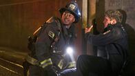 Chicago Fire – Chicago Fire Staffel 10 Folge 10 Gefährlicher Einsatz im Tunnel: Daniel Kyri als Darren Ritter, Daniel Nelson als Tyler Dillon