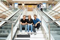 CheXperiment – Tobi soll im Einkaufszentrum die Leute dazu bringen, die Treppe zu benutzen.