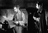 Hans Röckle und der Teufel – Meister Hans Röckle (Rolf Hoppe, li.), Mister Flammfuß (Peter Aust).