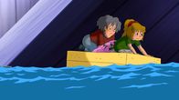 Bibi Blocksberg – Bibi und Oma Grete sind im Waschbecken gelandet. Ein Schwamm wird kurzerhand ihr Rettungsboot.