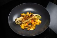 Einfach & köstlich – Ein Gericht aus Resten von den Sterneköchen Alexander Herrmann und Julia Komp: Gebackener Spitzkohl mit Kürbiscurry.