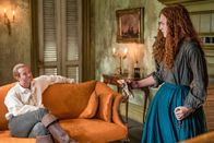 Outlander - Die Highland-Saga – Ed Speleers (Stephen Bonnet), Sophie Skelton (Brianna).