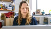 Die Flut - Chronik eines Versagens – Hannah Cloke ist Hydrologie-Professorin an der Universität Reading in England. Schon einige Tage vor der Flutkatastrophe, sagt die Wissenschaftlerin, habe das Europäische Hochwasser-Warnsystem EFAS einen ersten Hinweis auf ein Extremereignis gegeben.