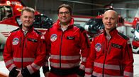 Lebensretter inside – v.l. Pilot Torsten Schramm, Notarzt Moritz Heinen, Notfallsanitäter Mario Gustke