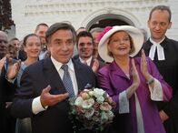 Ich heirate meine Frau – Stolze (Groß)Eltern: Werner (Elmar Wepper) und Mimi (Nadja Tiller) beklatschen den Auftritt des jungen Brautpaares!
