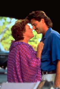 Columbo – Dolores (Tyne Daly, l.); Harold McCain (Greg Evigan, r.)
