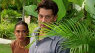 Almost Paradise – Kai Mendoza (Samantha Richelle) und Alex Walker (Christian Kane)