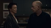 Counterpart – Emily (Olivia Williams, l.); Howard (J.K. Simmons, r.)