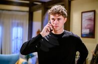 Sturm der Liebe – Philipp (Robin Schick) beendet seine Beziehung mit Zoe und verrät dabei sein ursprüngliches Motiv.