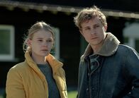 Schlaf – Mona (Gro Swantje Kohlhof) und Christoph (Max Hubacher)