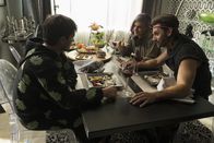 Future Man – v.l.n.r.) Josh Futturman (Josh Hutcherson); Tiger (Eliza Coupe); Wolf (Derek Wilson)