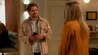 Rote Rosen – Amelie (Lara-Isabelle Rentinck) nimmt Joriks (Remo Schulze) Einladung zu einem Essen an.