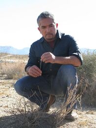 Der Hundeflüsterer – Cesar Millan ist momentan der berühmteste und gefragteste Experte in Sachen Hundetraining. Aber hier geht es nicht nur darum, Hunde auszubilden - es ist vielmehr ein Training für Hundebesitzer. Jede Episode greift neue tagtägliche Probleme der Halter auf.