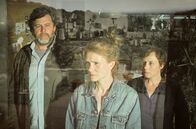 Tatort – Friedemann Berg (Hans-Jochen Wagner) und Franziska Tobler (Eva Löbau, r.) verhören Sandra Vogt (Lisa Hagmeister).