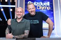Quizduell-Olymp – Die Kandidaten des Teams "Berlin": Der Schauspieler Jürgen Vogel (l.) und der Comedian Mario Barth (r.).