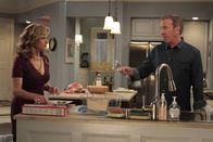 Last Man Standing – Vanessa (Nancy Travis, l.); Mike (Tim Allen, r.)