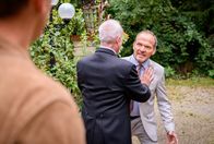Sturm der Liebe – Markus’ (Timo Ben Schöfer, r., mit Sepp Schauer, M.) Wut entlädt sich, als er auf Vincent (Martin Walde, l.) trifft.