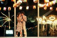 Doc Hollywood – Dr. Benjamin Stone (Michael J. Fox) verliebt sich in die schöne Krankenwagenfahrerin Lou (Julie Warner).