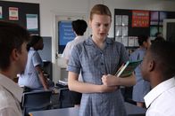 First Day - Ich bin Hannah – Hannah (Evie MacDonald, M.) versucht ihre Mitschüler von sich als Kandidatin für die bevorstehende Klassensprecherinnenwahl zu überzeugen.