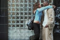 Honey – Ihr bester Freund Chaz (Mekhi Phifer, r.) unterstützt Honey (Jessica Alba, l.) in all ihren Plänen. Doch sind da wirklich nur freundschaftliche Gefühle im Spiel?