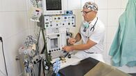 Die Tierärzte - Retter mit Herz – In einer außergewöhnlichen OP will Dr. Tobias Neuberger Marlas Bein richten.