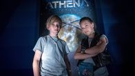 Die Pfefferkörner – Levin und Kira zweifeln am Erfolg der Teleportation.