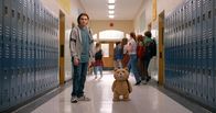 Ted – John Bennett (Max Burkholder, l.); Ted