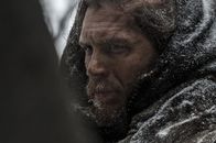 The Revenant - Der Rückkehrer – John Fitzgerald (Tom Hardy) ist nicht damit einverstanden, dass Glass' Vorschläge sich durchsetzen. Er wartet auf eine Chance, den Widersacher loszuwerden.