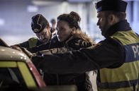 Snow Angels – Jenni (Josefine Asplund) wird verhaftet.