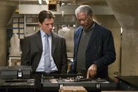 Batman Begins – L-R: Bruce Wayne (Christian Bale) und Lucius Fox (Morgan Freeman)