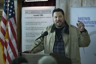 Detective Laura Diamond – Kurt (Greg Grunberg) und der Rest der "Männerrechtsgruppe" wird des Mordes an einem berühmten Sportchirurgen verdächtigt ...