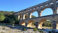 Geniale Bauten der Römer – Das Aquädukt von Nîmes ist das größte bis heute erhaltene römische Bauwerk in Europa. Tausende Arbeiter waren an dem monumentalen Bau auf einer Strecke von 50 Kilometern beschäftigt.
