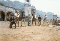 Die glorreichen Sieben – Yul Brynner (Chris), Steve McQueen (Vin), Horst Buchholz (Chico), Charles Bronson (O'Reilly), Robert Vaughn (Lee), Brad Dexter (Harry), James Coburn (Britt).