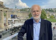 Expedition in die Heimat – Harald Schmidt in Stuttgart - wo er zum Schauspieler ausgebildet wurde und seit einigen Jahren regelmäßig auftritt.