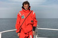 Checker Julian – Julian fährt mit auf dem Rettungskreuzer - in voller Seenotretter-Ausrüstung. Weiteres Bildmaterial finden Sie unter www.br-foto.de.